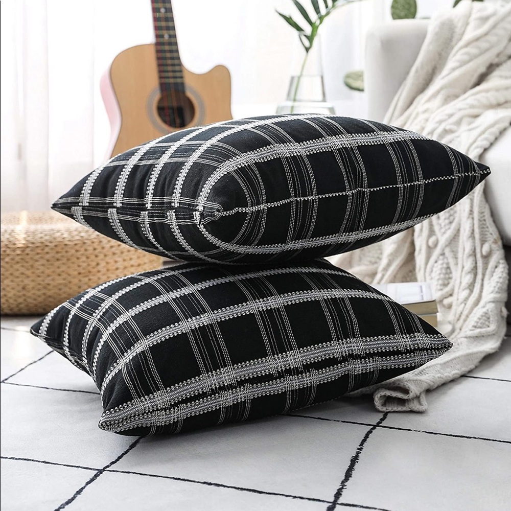NWT SET OF 2 PILLOW COVERS NO PILLOW INSERTS INCLU